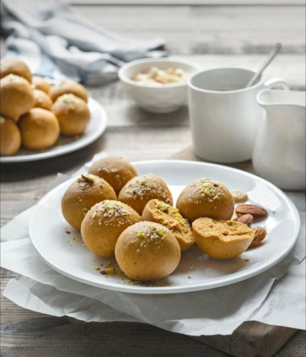 Besan Elaichi Ladoo(Desi Ghee)