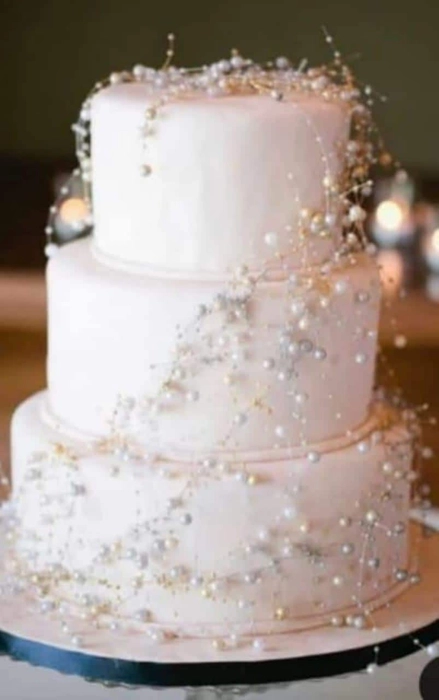 Fault line cakes - Top 10 wedding cake trend for 2020 | Wedding cake pearls,  Luxury wedding cake, White wedding cakes