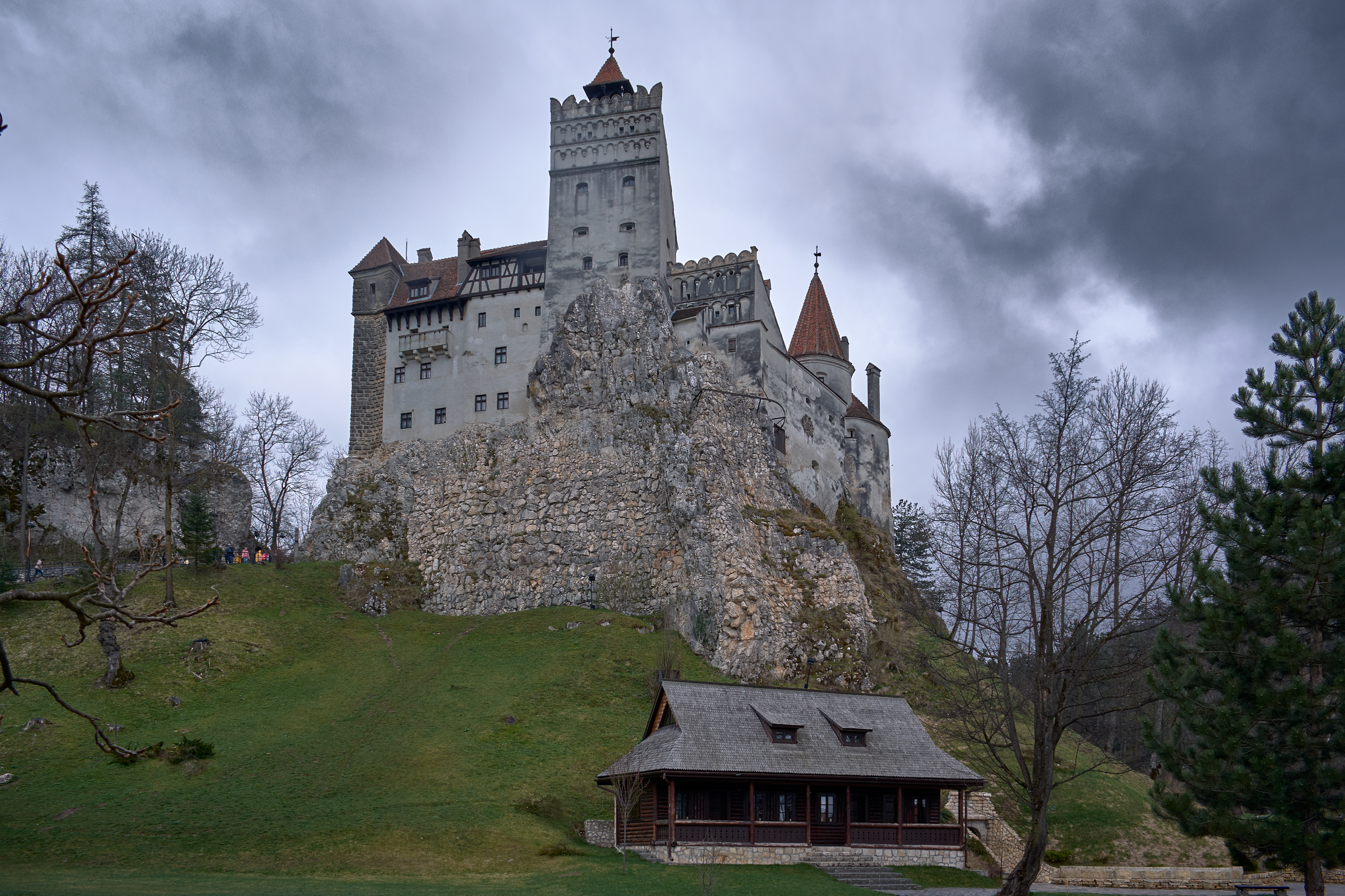 Bran castle in Romania is an amazing Travel destination in Europe!